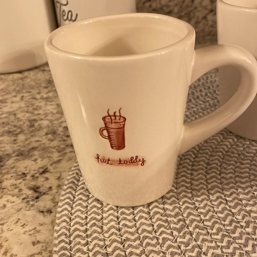 Set a four Williams Sonoma coffee mugs.